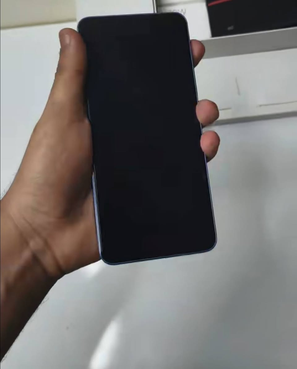 تشاومي 13T pro ذاكرة 256 عشوائيه 12+12 معالج دايمنستي 9200 وحشش العاب وتصوير كامل مواصفات مراوس شعندك نزل وللبيع بسعر 350 رقمي واتساب ***********
