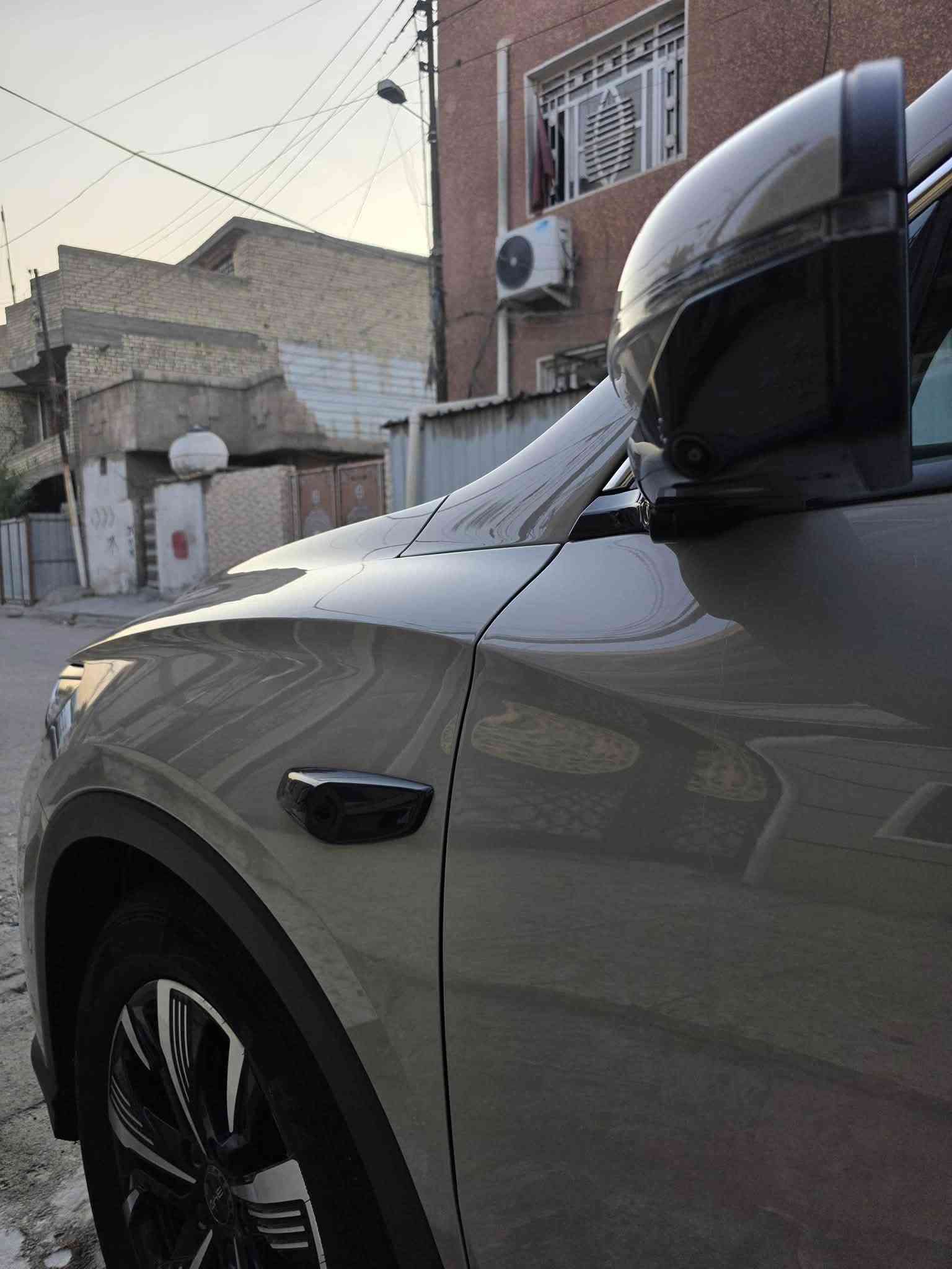 السلام عليكم
اخوان BYD سيليون 5 

فول مواصفات 

بصمة 

بنوراما 
باب خلفي كهرباء 

شاشه كبيره معربة بالعربي 

كشن كهرباء 

13 كامرة 

فول مواصفات ومكفولة كفالة عامة 

على الفحص وين ما يعجبك 

***********
