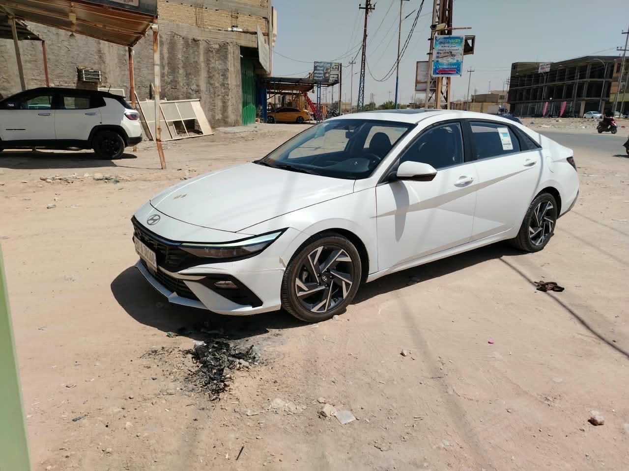 النترا خليجي
24
مكفولة
ممكن تذكرلي بالضبط شنو الفئة/النوع مال الإلنترا؟ (مثلاً نص فل/فل كامل أو اسم الفئة إذا موجود): 
فول فتحة سقف
شكد ممشايتها حالياً؟ وهل الاستخدام شخصي لو تاكسي/شركة؟: 
استخدام شخصي  ماشية 67
وين موقع السيارة هسه؟ (المدينة/المنطقة) حتى الناس تعرف مكان المعاينة: 
سماوة 
هل بيها أي صبغ أو حوادث أو بدل قطع، ولو بسيطة؟ وإذا أكو، وين بالضبط؟: 
مكفولة بدون اي ضربة او اي صبغ