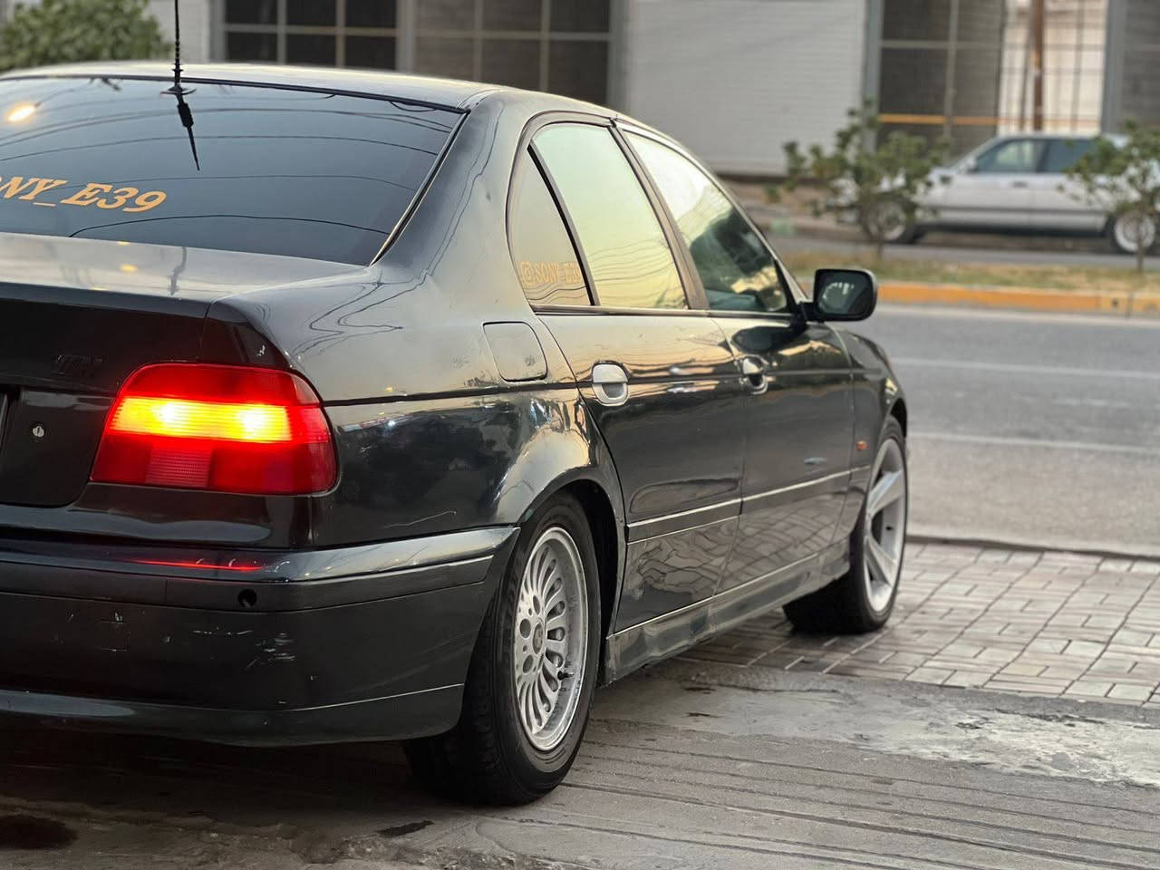 🔥🔥 لأهل الـBMW والذوق الرفيع… هاي مو مجرد E39! 🔥🔥
🇩🇪 BMW E39 540 — هيبة الـV8 الألماني الأصلي 🇩🇪

إذا تدور على سيارة شكل، هيبة، راحة وأداء… هاي تستاهل تنشاف 👌🏻

💎 المواصفات:
🔸 موديل 2000
🔸 محركV8.4.0
🔸 قير أوتوماتيك تيبترونك
🔸 دفرنس 2.81
🔸 لون أخضر زيتوني غامق مميز جداً
🔸 جنوط 19** دبل شفه مميز **
🔸 السيارة جاهزة للاستخدام

🔥 E39 بهيبتها المعروفة… والـ540 إلها طعم ثاني!
سيارة تجمع بين الفخامة الألمانية، الثبات، الراحة وصوت الـV8 🇩🇪🔥

📍 الموقع: كربلاء
💰 **السعر: خاص **
📞 للتواصل: ***********

⚠️ للجادين فقط
🔧 الفحص حق المشتري وبالمكان اللي يختاره.

لا تسأل عن السيارة من الصور… تعال شوفها وراح تعرف قيمتها. 🔥

#BMW #E39 #540i #BMW540 #V8 #BMWIraq #BMWKarbala
