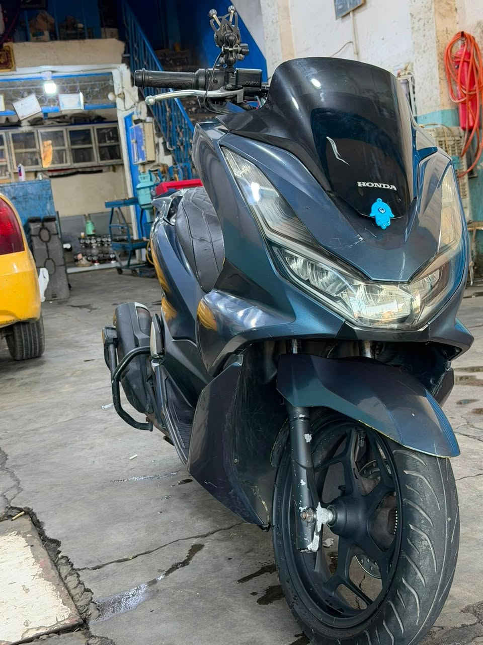 سلام عليكم دراجه pcx جيل الرابع مكفوله كفاله عامه اي نقص مابيها كهربائيات شغاله وحساسات وجيب اي فيتر عندك يفحصها واوراقه كامله السعر خاص ومكاني البياع 
***********

