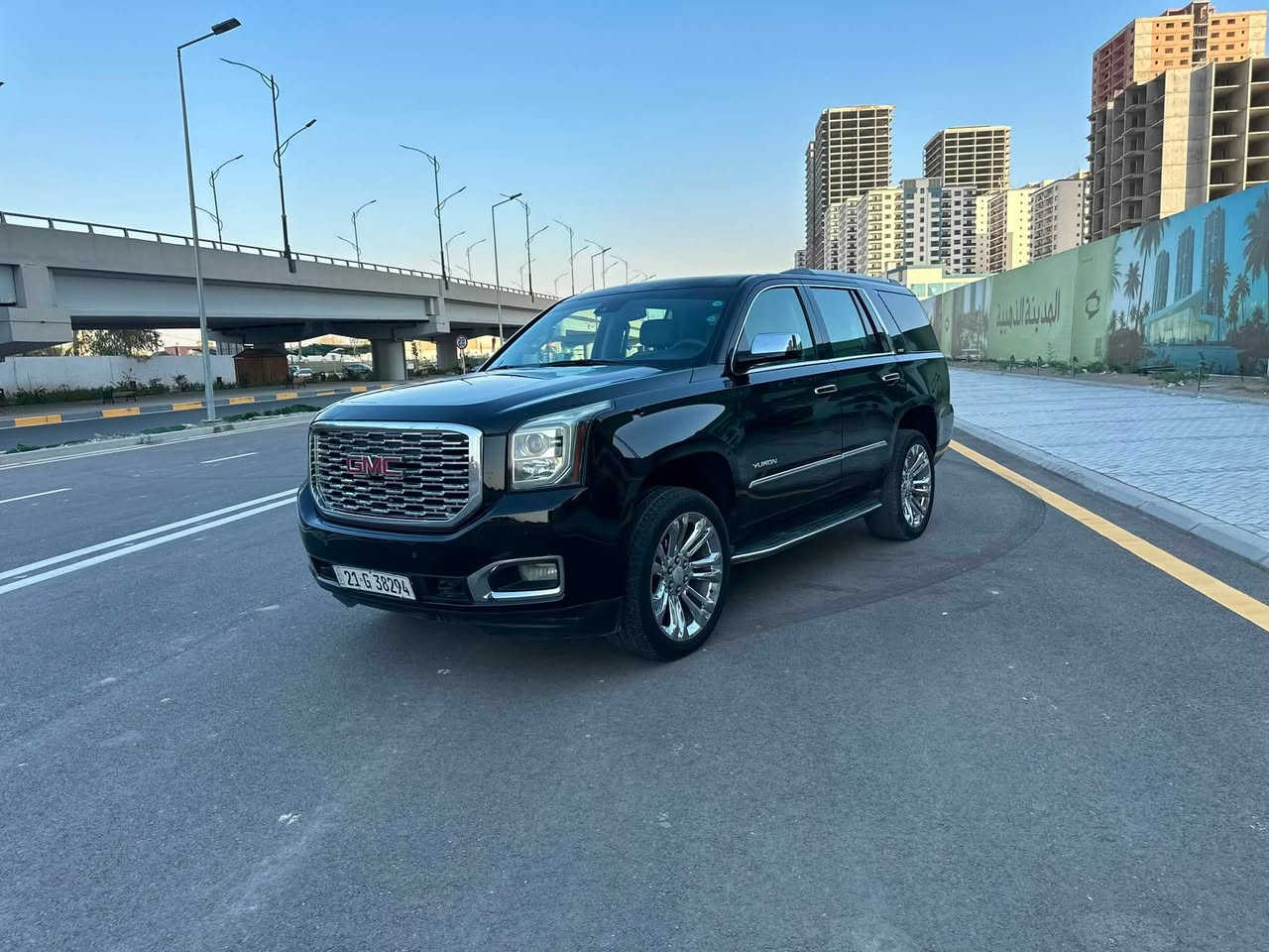 - يوكن ( SLT ) فول أعلى مواصفات المحرك المرغوب 5300
موديل :   2016
الون:       اسود🖤 
العداد: 160 حقيقي
الفئة : SLT

/حجم المحرك    ٨  سلندر  5300
/ فتحه
/ بصمه تشغيل + بصمة ابواب
/ رادار امامي مانع اصطدام 
/ رادار خلفي
/ رادارت جانبيه ( نقطه عمياء)
/ كشن السائق هزاز  للتنبيه ( مربوط مع الرادار)
/ كامراة دواره مع الاستيرن اصليه
/ كشنات جلد 
/ كشنات اماميه كهرباء
/كشنات خلفيه كهرباء
/ كشن السائق خزن ميوري 
/كشنات خلفيه متصله
/ كشنات تدفئه + تبريد 
/ باب خلفي كهرباء
/ استيرن كهرباء
/مرايات جانبيه كهربائيه ( شفط) + تعتيم 
/ فول تحكم استيرن جهتين + ستيرن تدفئة + ستيرن كهرباء
/حساسات امامي  خلفي
/ فور ويل 
/ لايت زنون
/ لايت وبك لايت ليد (LED)
/شاشه اماميه كبيره 
/شاشه عرض خلفيه
/ كشنات 7 راكب كهربائي 
/ تشغيل عن بعد 
/ تبريد مركزي ثلاث قطع
/ تحكم للتبريد الخلفي منفصل
/ منفذ كهرباء للعربه الخلفيه
/ سستم صوت اعلى فئه (BOSE)
/ نظام مكابح للعربه الخلفيه
/ نظام صعود مرتفعات
/ نظام سحب مقطورة 
/ نظام تحديد مسار ( نظام خطوط الشارع)
/ نظام معرفة ضغط الاطارات
/ انظمة مكابح
/ نظام تزحلق 
/ نظام توازن للطرق الوعره 
/ بصمه عدد
/ اسبيرها منازل 
تخم تاير جديد سيارة جديدة وتخبل وبلعافية على الياخذها 
وبقية المواصفات المعروفه السياره رقم سليمانيه بسمي 
السعر: 310 
للاستفسار ***********
