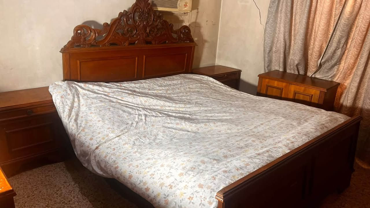 غرفه نوم صاج داخل وخارج + ميز طعام مع الكراسي صاج للبيع المكان ( الحارثيه ) نضافه 80 ب الميه للتواصل مع الرقم غير متوواجد علفيس***********
