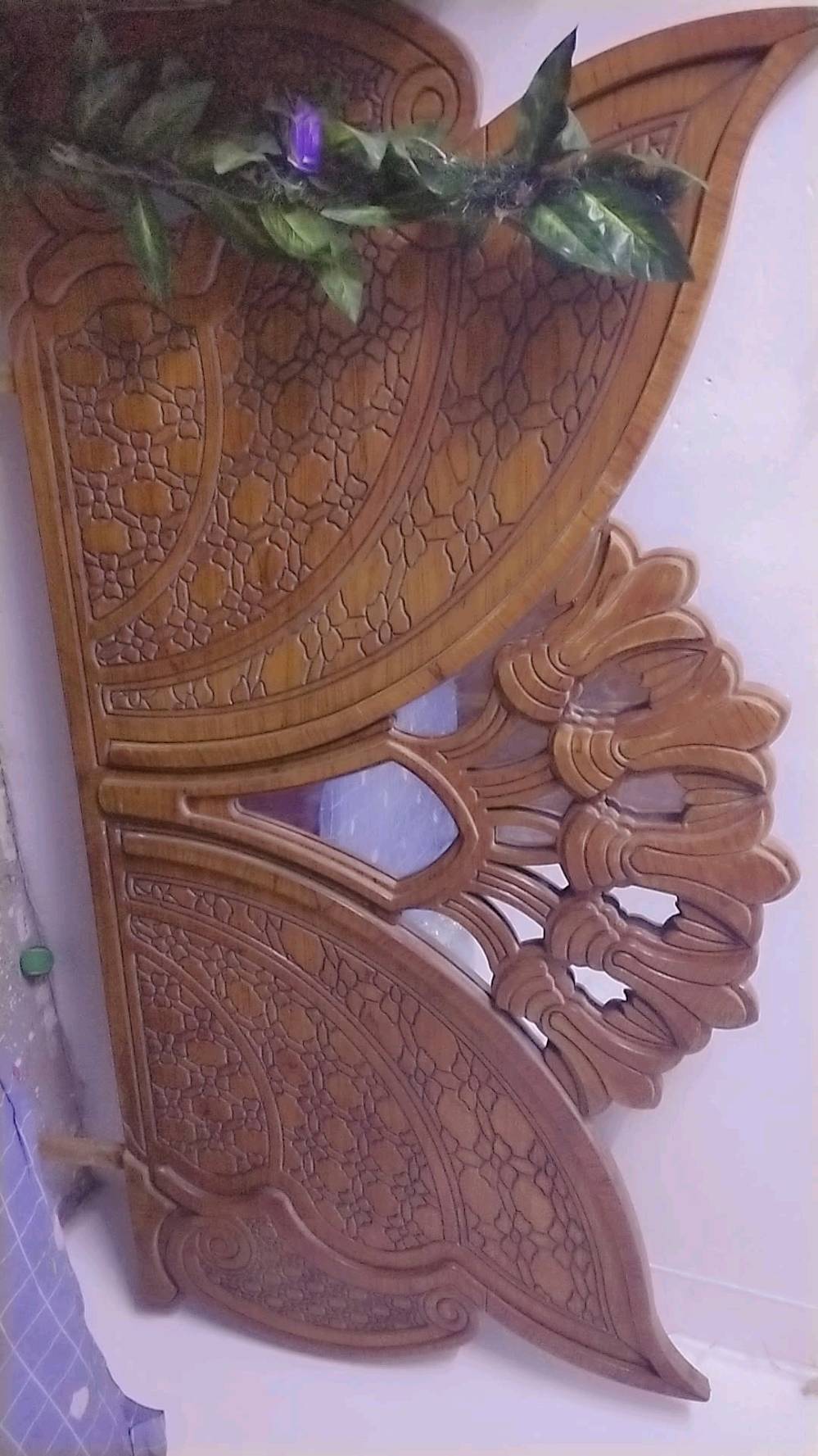 125وبي مجال نجاره عراقيه ميز مرايه وتاج جربايه وزايه نفس كنتور عوزها بس جام