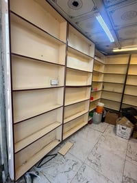 رفوف MDF عدد 8  طول مترين ونص  عرض متر  عمق ٣٠  ميز رسبشن كاشير متر و٨...