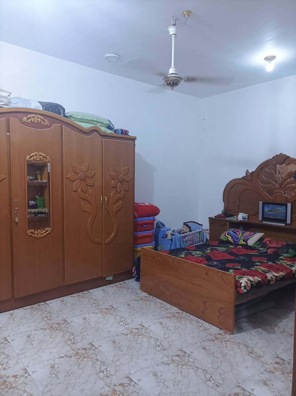السلام عليكم ورحمه وبركاته
بيت زراعي للبيع المساحه 135متر  غرفه وصاله ومطبخ واستقبال وصيحات خارجه بناء حديث 2021   طابوك صب كونكريت خدمات كامله  ماء مجاري انترنت ضوئي العنوان منطقه المختار خلف علوه السمج @السعر 130 باقي التفاصيل اتصل وتدلل ***********
