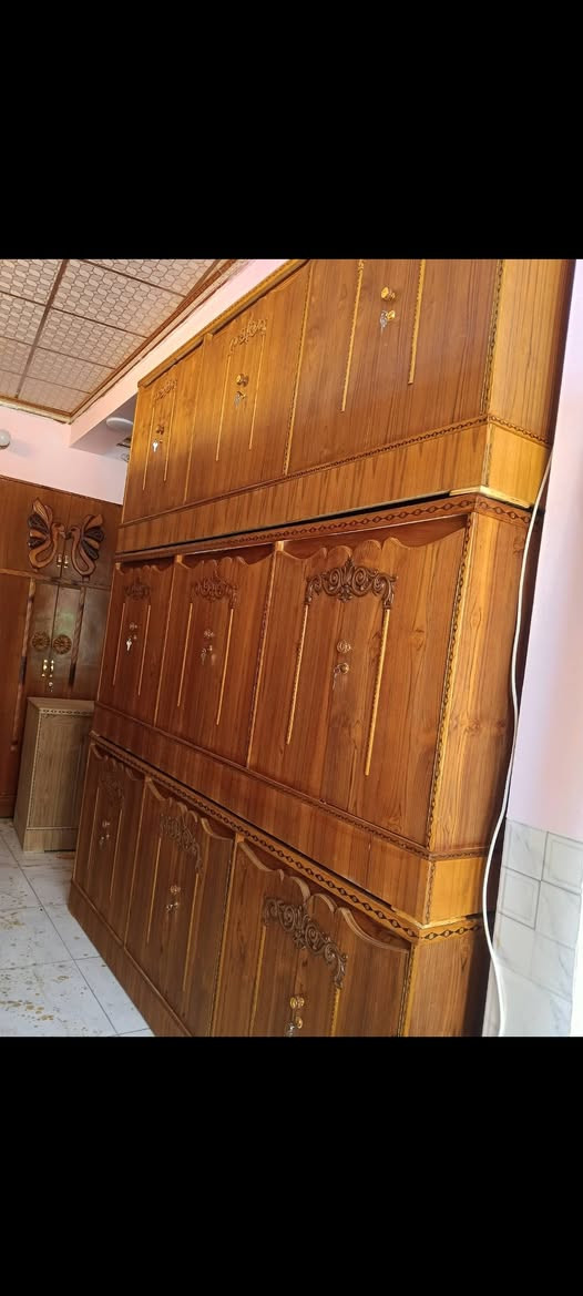محل علي النجار بانسب الأسعار كلشي وكلاشي متوفر يمي جديد مستعمل
كنتور 2 باب نجاره نظيف جداً سعر 115
كنتور 2 باب نجاره جديد سعر 180 
كنتور 3 باب نجاره جديد سعر 270 
بوفيه 3 متر نضيفه سعر 125
بوفيه مترين جديده سعر 160 
بوفيه مترين ونص جديده سعر 175 
بوفيه مترين نضيفه سعر 80 المكان بلد مقابل حسنيه عبدالله الرضيع بسد دكتور جواد ورا جامع بلد الكبير مجاور دكتور علي سامي الرقم ***********

نص مكتوب في الصور:
- ٢١ آب
- ٢:٢٦ م
- Google Lens