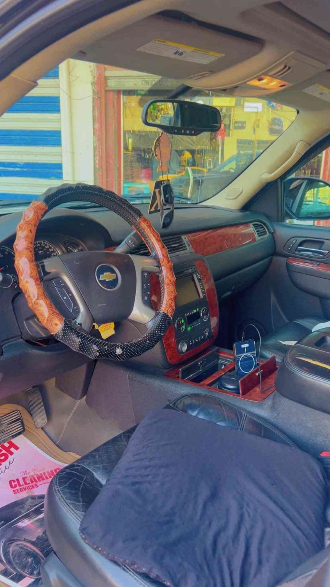 تاهو افلانج LTZ  دفع رباعي فول 1/1 مرايه شفط فتحه كشن تبريد وتدفئه بلاديه حادث شبر جاملغ امامي كشن جلد موديل 2011 مكان سياره بغداد باسمي ثاني تحويل ***********
لون سياره فيلي
