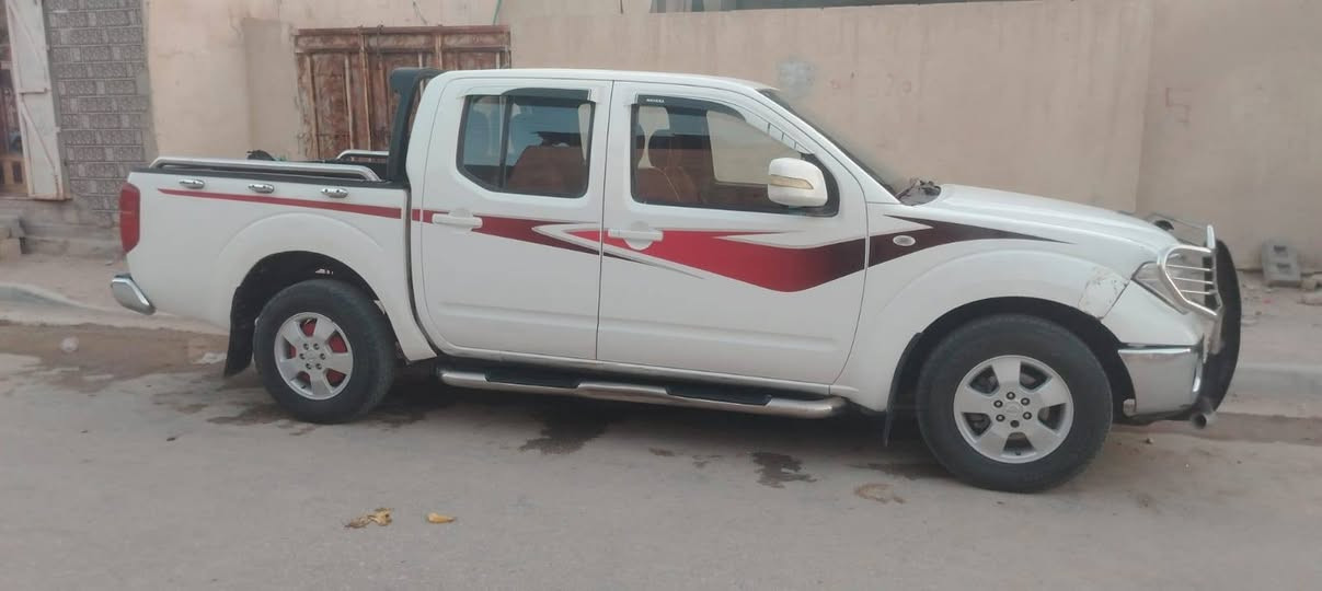 نيسان نافارا • ٢٠٠٩ • رقم بصره