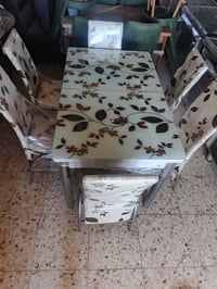 ميز طعام • ثنينهن • للبيع
