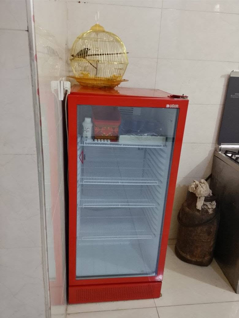 كلهن شيله وحده ب 900 قفل غراض مستعمله شي قليل اخو الجديد المكان بغداد حي العامل للاستفسار الاتصال على واتساب ***********
