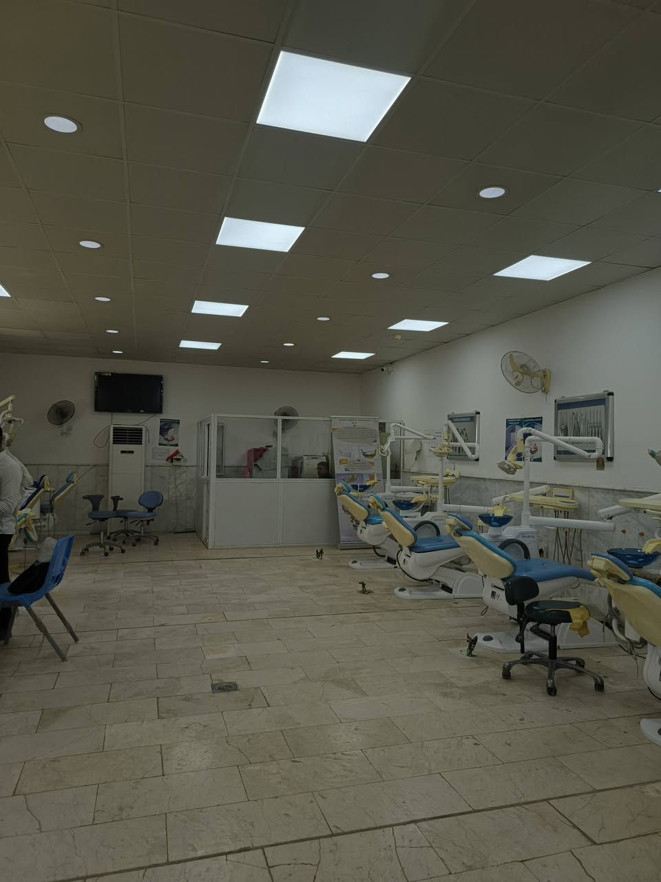 ابتسامتك صحية وعلاجك علينا مجاناً ! 🦷✨
أهلاً وسهلاً بكم جميعاً. أقدم لكم خدمات علاج وتجميل الأسنان مجاناً ضمن عيادات كلية طب الأسنان - جامعة الكوفة.
🌟 الخدمات المتاحة:
 * حشوات ضوئية وتجميلية لعلاج التسوس وإعادة جمال السن.
 * تنظيف وتلميع الأسنان وإزالة الجير والترسبات.
 * قلع الأسنان (بما في ذلك قلع الجذور).
 * علاج وطقم الأسنان (الجزئي).
🛡️ لماذا تجري العلاج عندنا؟

 * أمان وعناية فائقة: المعاينة والعلاج يتمان تحت إشراف مباشر ونخبة من الأطباء والاستشاريين المتخصصين لضمان أعلى جودة سلامة ورعاية.
 * أجهزة حديثة وتعقيم كامل: نلتزم بأعلى معايير التعقيم والنظافة للحفاظ على سلامتكم.

📞 للحجز والاستفسار:
يرجى التواصل عبر الواتساب على الرقم التالي:
👉 ***********
الدكتور: علي كرار عبد الزهرة
(طالب طب أسنان - المرحلة الرابعة / جامعة الكوفة)
📍 المكان: عيادات كلية طب الأسنان - جامعة الكوفة
✨ ننتظركم ونسعد بخدمتكم ورعايتكم!
