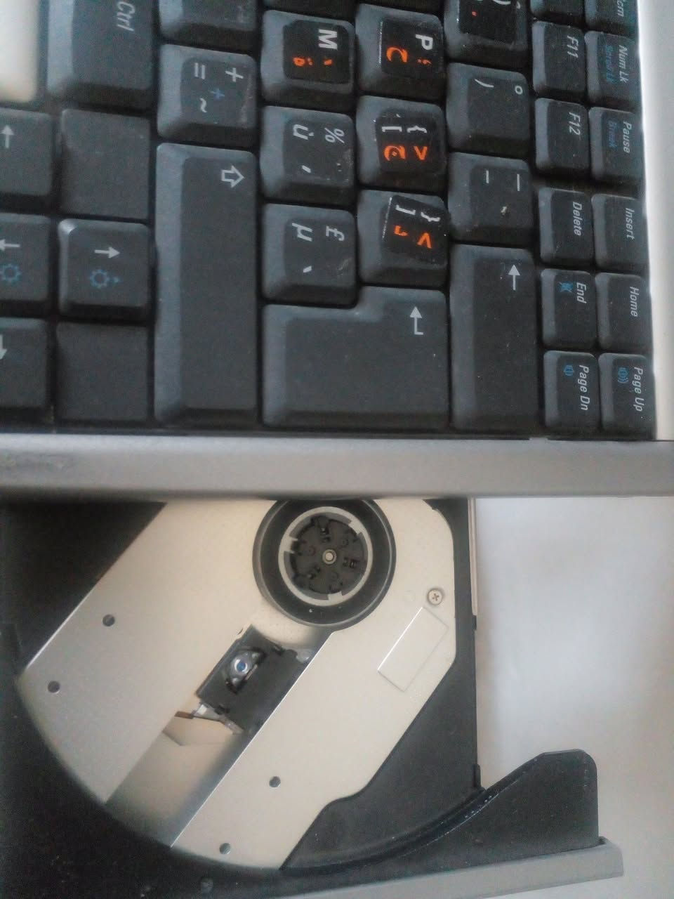 لابتوب DELL D610 
شغال بشكل جيد 
شاشة 14
معالج بانتيوم
رام 1G
هارد 40G
مشغل اقراص
ملاحظة البطارية ضعيفة  لابتوب يعمل مباشرة على الكهرباء   لابتوب يباع بدون شاحن  سعر 30 الف بغداد شارع فلسطين  ***********
