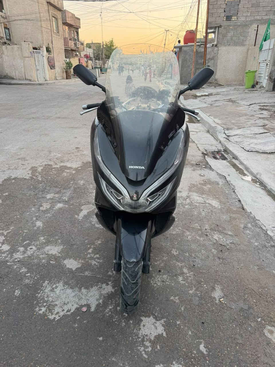 السلام عليكم ورحمة الله وبركاته
للبيع
دراجة Honda PCX جيل ثالث ماليزي.
دراجة نظيفة كلش ما ناقصها شي 
مكان الدراجة بغداد الشعب 
 السعر: 13 ورقة، وبيه مجال حگ الجية
***********
