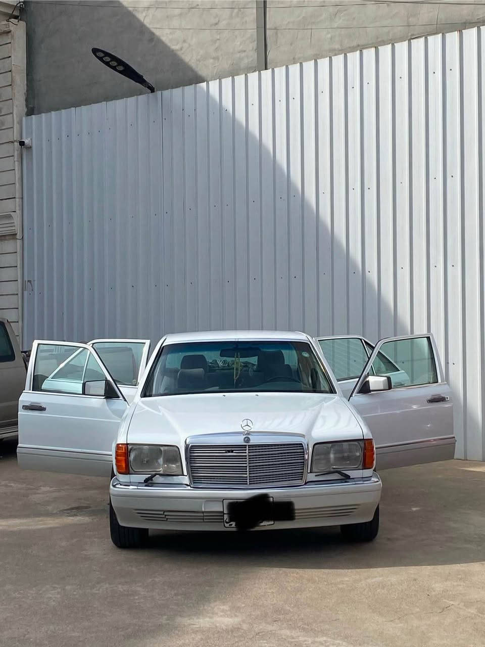 Mercedes S 500 1990
سەیارەکە یەک دەستە خاوێنە
سبوغ عامە بێ لێدران 
مەکینە ٨ پستنە گێر و مەکینە و کارەبایات  
رەقەم هەولێرە رەقەمەکەی لەگەل نییە 
مشتەری تەلەفۆن بکە 

***********

نرخی ١٠٥ وەرەقە أربيل, العراق
