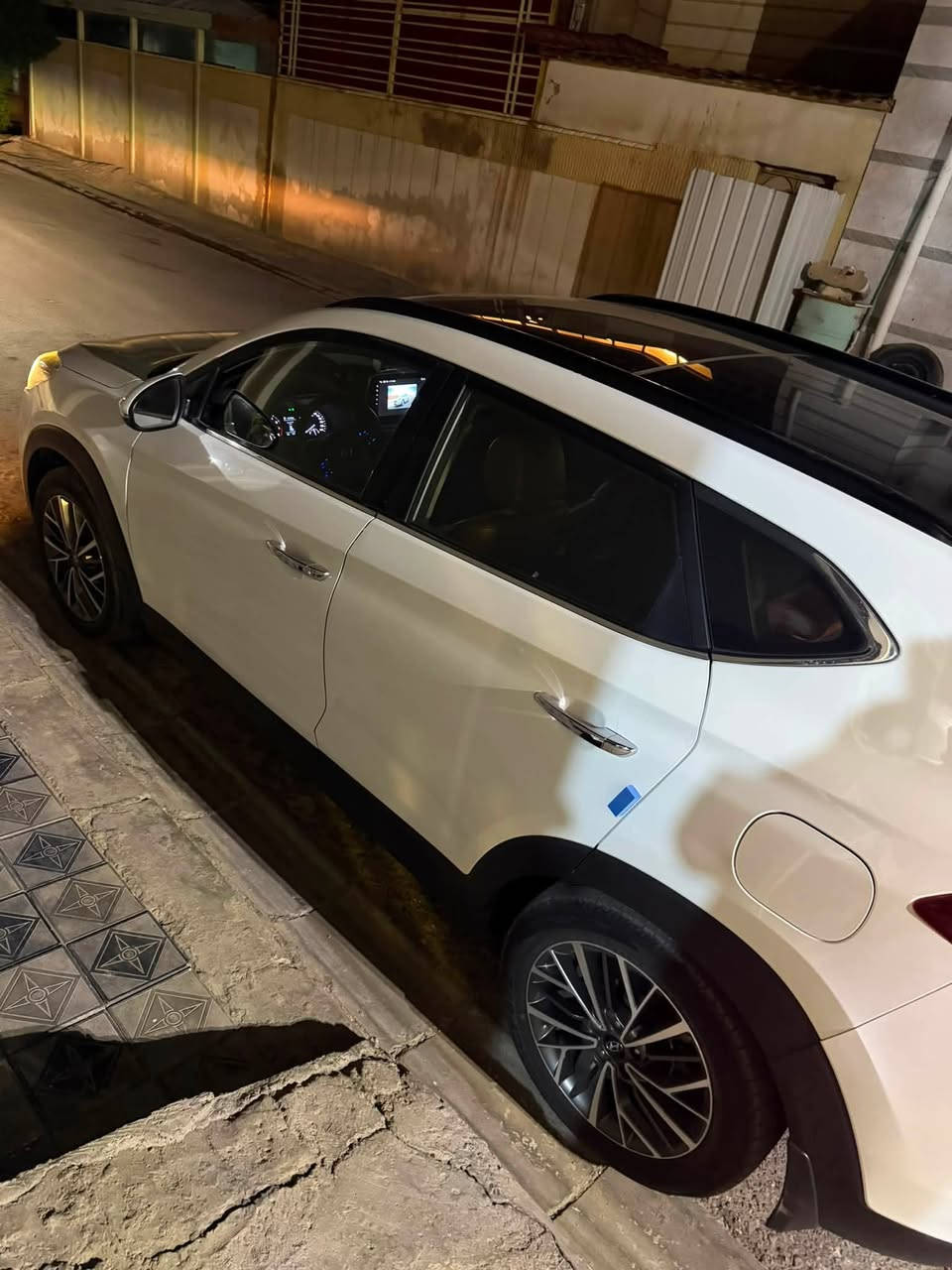 ￼سياره توسان 2019 خليج رقم بغداد سياره جديده بيه بارد بلبنيد  او باب خلفي شخط  ماشيه  125 سياره فول كاصد بصمه  موجوده نجف حي جامعه رقم *********** سعر 185
