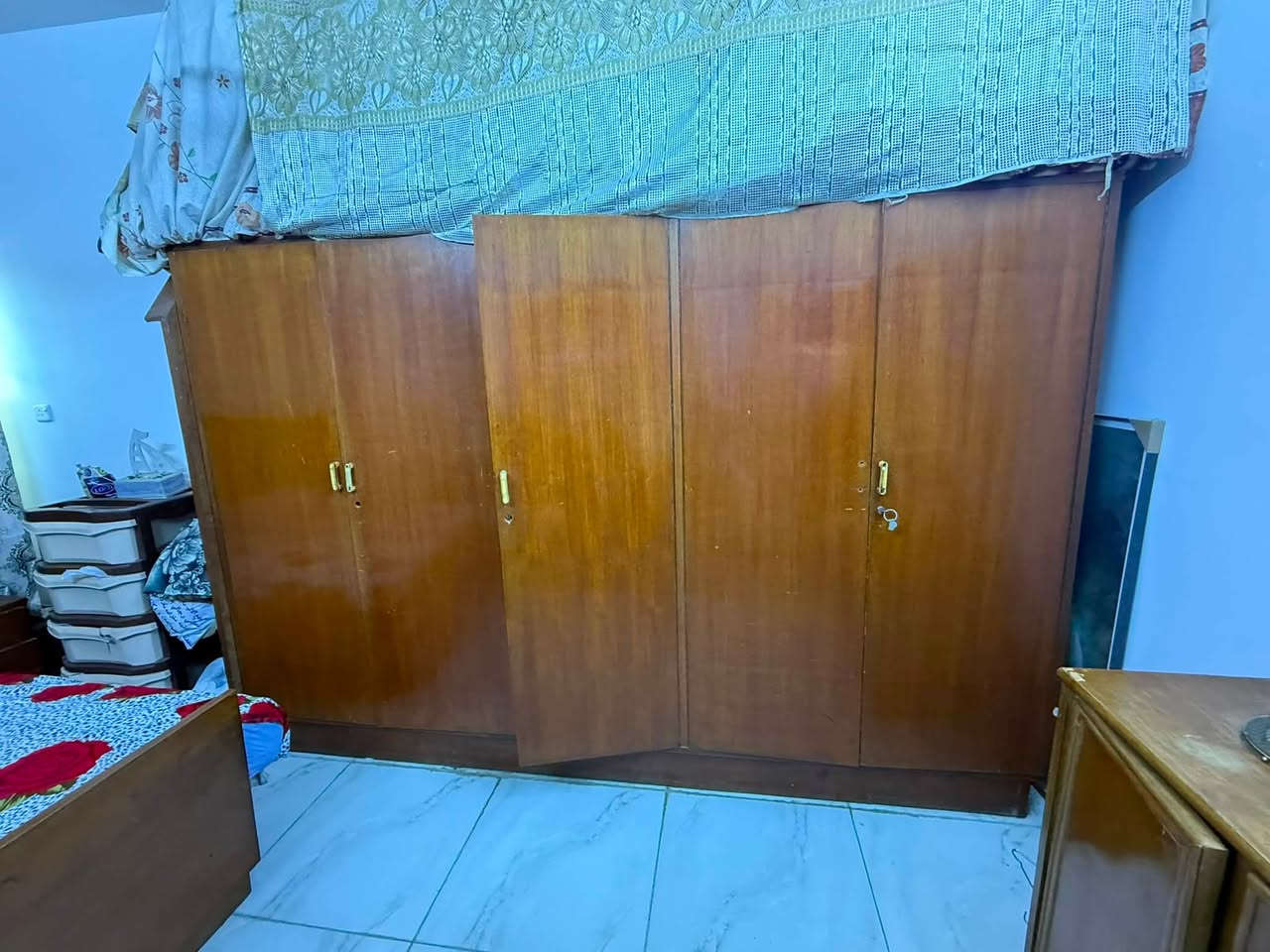 غرفة نوم صاح اصلي عراقي للبيع 100 الف مكان سيديه
***********
