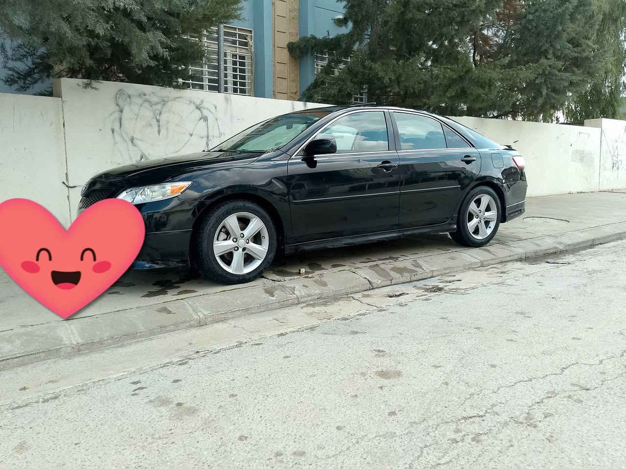 كامرى ٢٠١١ ئه مريكى فول به س به سمه نيه ١٦٠ هه زار روشتوه يه ك پارچه ى ده رگاى بيشه وه ى سه كنى بوياخه له گه ل يه ك بست بونيتى مه كينه و گيرى نه كرا وه ته وه به شه رت  چوار تا يه ى لوكى له سه ره نرخى ١١٠ گه لا گورينه وه ش ئه كه م به شتى به دلم بى.  ***********ڤايبه رى له سه ره
