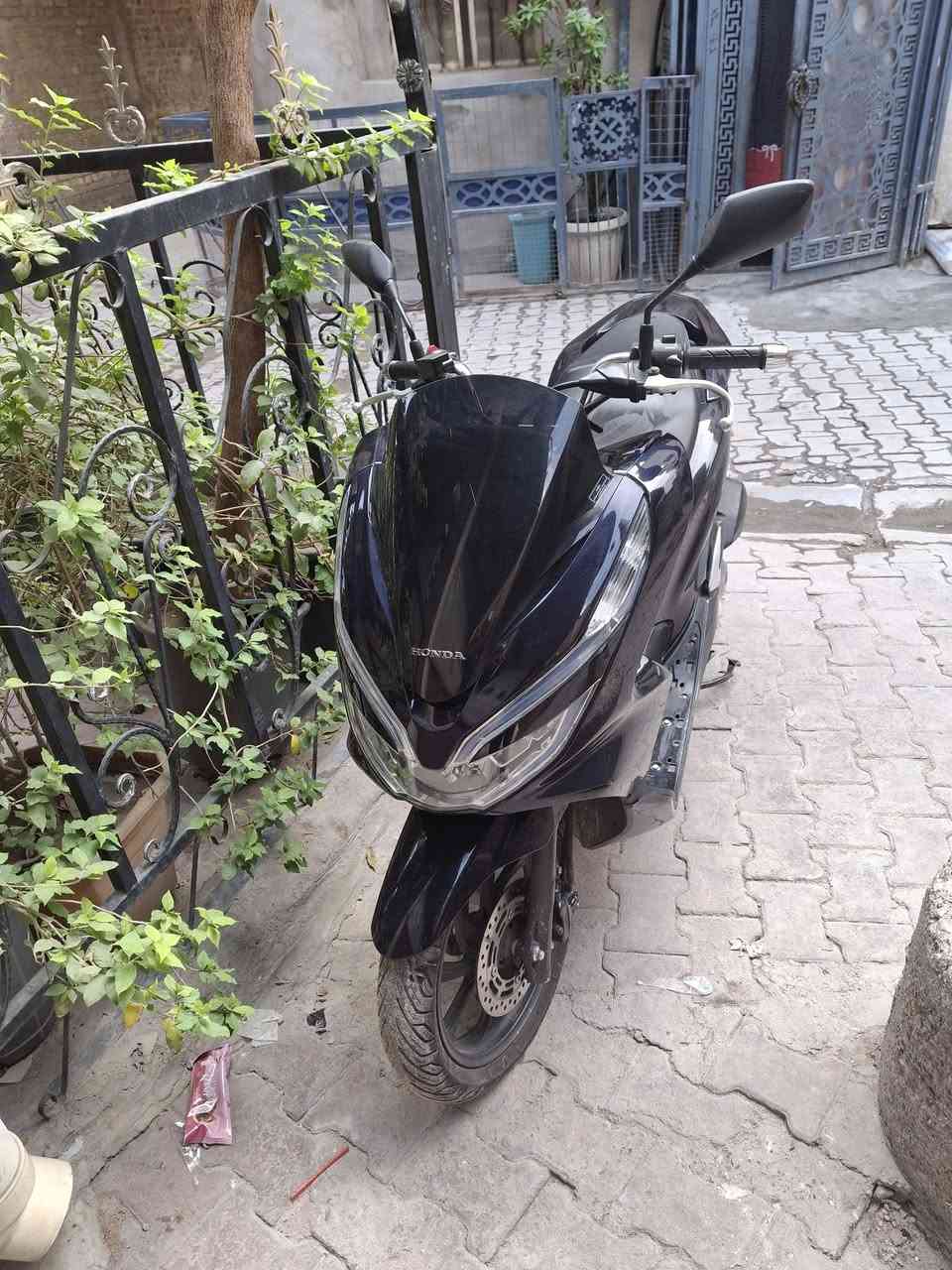 سلام عليكم PCX جيل الثالث ياباني
صار عشرين يوم من اخذتها رمبه
الدراجه بحاله الوكاله وياها منفيسهة
وبيه شاشه  الدراجه  كفاله حته من الطسه
حساس ازدحام✅
حساس ستان ✅
الدراجه كفاله من التاير للتاير اي نقص مابيه  
وشرط الضمان 
ماشية ٩٠٠٠ حقيقي 
السعر ٢٢ بيها مجال بسيط مكاني بغداد
للتواصل ***********
