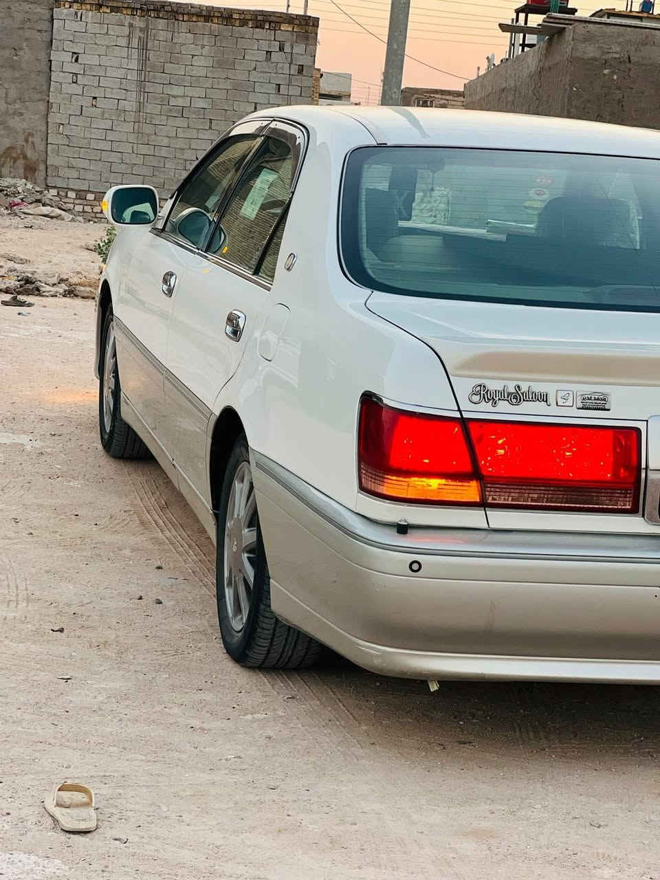 السلام عليكم شباب
اليدور نضيف هاذه النضيف ملكه 2003    ٤ دكم  بسمنه السياره جاهزه ومعايزه حته برغي تبريد مكينه كير السياره كله علشرط جاهزه من كلشي
اني مكلف بل نشر وهاذه رقم صاحب السياره ***********
