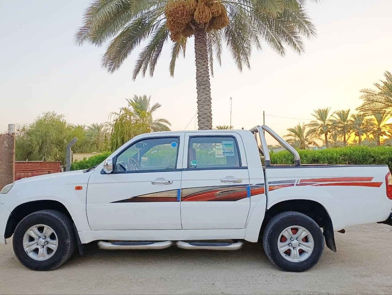 السلام عليكم سيارة بيكم سكاي 2013مكفولة نضيفه جدا مال جناي خالية من الخياسات تبريد ثلج 🥶 الكهربايات كله شغالة لايت زنون + شاشة + مري + تخم تاير جديد سنوية 2029 تحويل مباشر السعر 64 وبية مجال للطيبين  ***********

