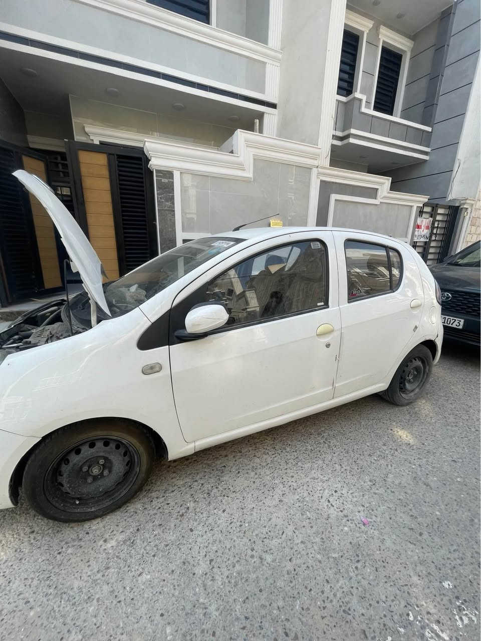 جيلي باندا موديل ٢٠١٣ 
ماشية ٩٥ 
تبريد وتدفئة شغال 
مكينة وگير  على وضع الشركة 
بيهة ملاحظات بسيطة
رقم بغداد جديد وهزة جديدة 
استخدام مالك واحد 
المكان : بغداد الزعفرانية 
رقم الهاتف : *********** بغداد, العراق
