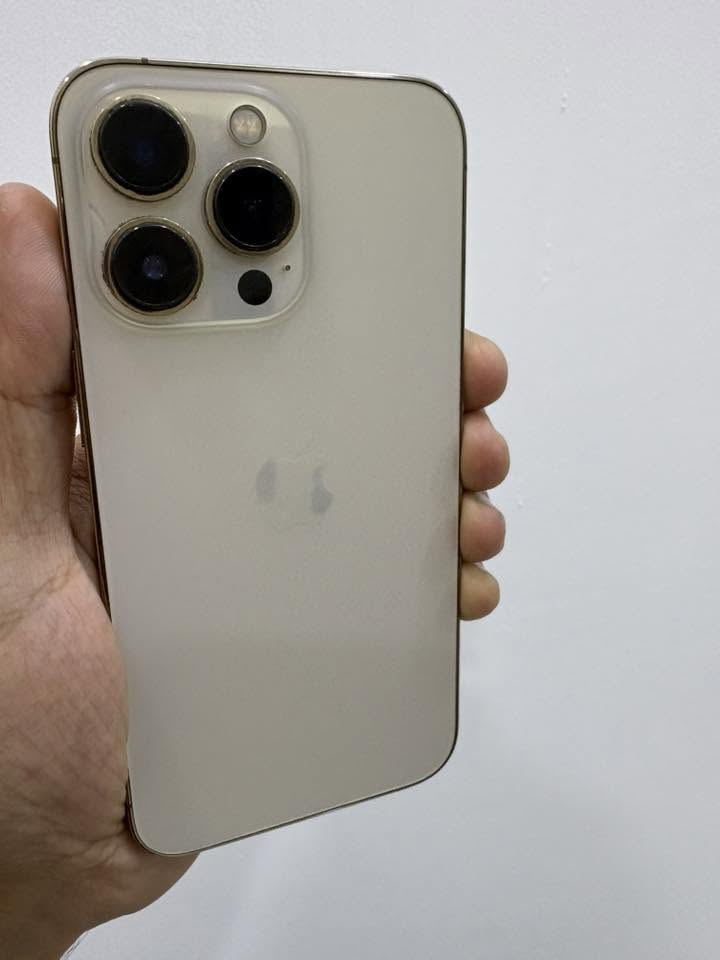 آيفون 13 برو (iPhone 13 Pro) للبيع 📱
• المساحة: 256 جيجابايت.
• الجهاز نظيف جداً وبحالة ممتازة.
• الشاشة: مستبدلة شاشة أصلية من آبل.
• نسبة البطارية: 77% (بطارية الوكالة الأصيلة).
• السعر: (  450 ) ألف دينار عراقي 
الجهاز مكفول من كل النواحي 
 الفحص مباشر عند الشراء.
••••

آيفون X شغال وجاهز للاستخدام.
• البطارية: مبدلة جديدة يعني تنساها بالشحن.
• الشاصي بيه ضربة مثل ما مبين بالصور، 
وما مأثرة على أداء الجهاز.
• السعر : 80 ألف دينار عراقي 

• للتواصل واتساب  ( *********** )
المكان بغداد * ابوغريب * حميدشعبان

يوجد توصيل جميع المحافضات
