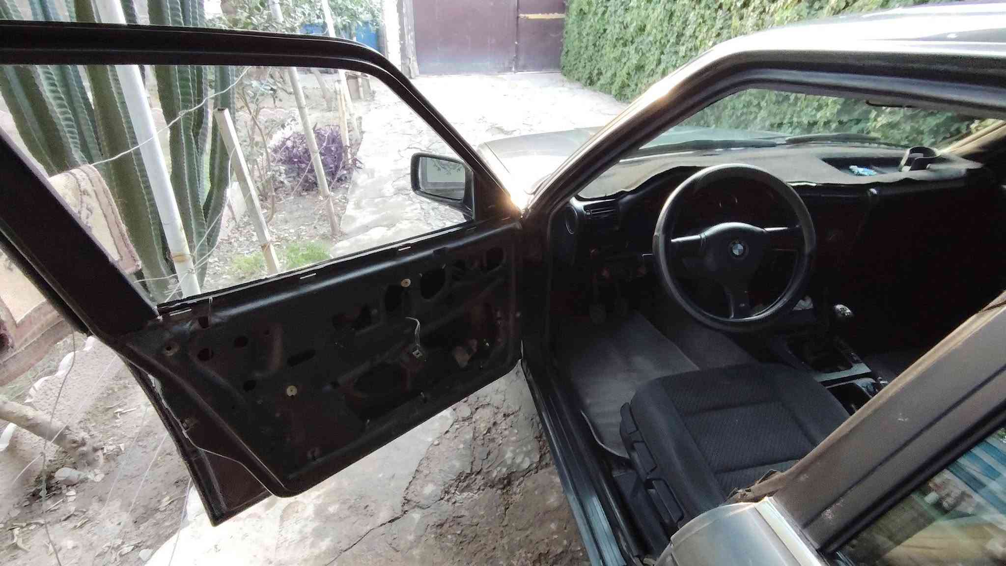 بي ام 325 • جير ZF • بحاجة تصليح