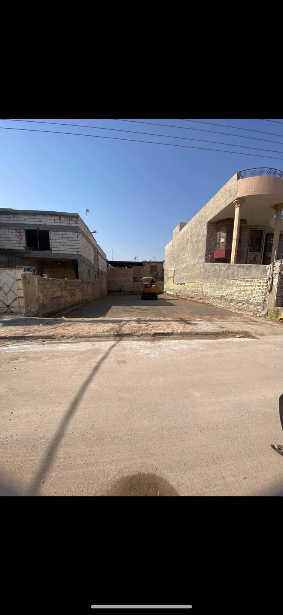 اليوم وبفضل الله 
تم تفليش وهدم بيت بمساحة 250م في القبلة حي الجامعة ونقل الأنقاض وتم قلع الارض لمستوى الارض القويه ودفنها بالجلمود والأسمنت والسبيس وحدلها طبقتين للأستفسار ***********  أو   ***********

نص مكتوب في الصور:
- ابو جود للمقاولات العامة هدم وتفليش الدور والمباني قلع الأرضيات ورفع الأنقاض بناء الهياكل حسب الطلب *********** / ***********