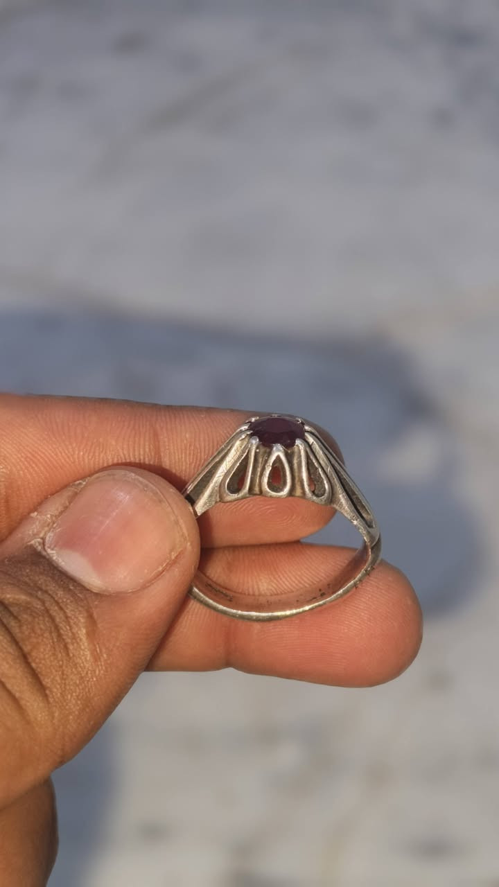 محبس ياقوت افريقي حب الرمان او فرط الرمان سعره75 وبي مجال للشراي ناصرية مركز ***********
