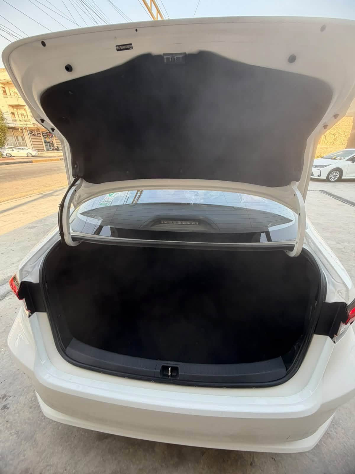 كورلا خليجي. موديل 25 ماشية 7000 زيرو
فول مواصفات  فقط بدون كرسي كهرباء  فتحة كراسي جلد مكفولة كفالة عامة فقط بيها بارد اربع اصابع تقريبآ بالجاملغ الايمن موضح بالصورة بدون صبغ وتبديل فقط وباقي المواصفات المعروفة بالكورلا الصيني الشكل الخليجي الهايبرد 
للاستفسار 
***********
بغداد الكرخ
