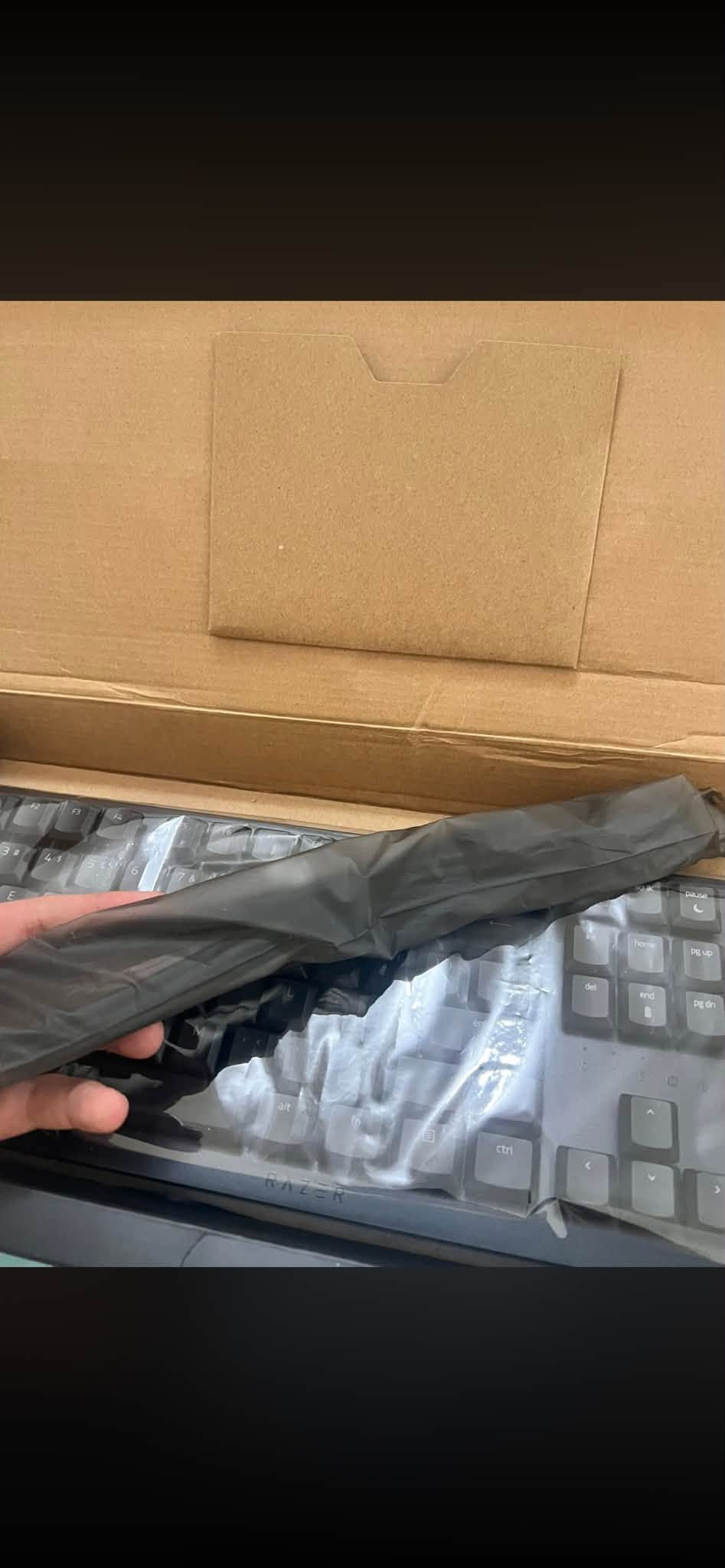 كيبورد من شركة azer DeathStalker V2 Pro للبيع للاستفسار الاتصال على هذا مراسلة الرقم *********** السعر 200الف
