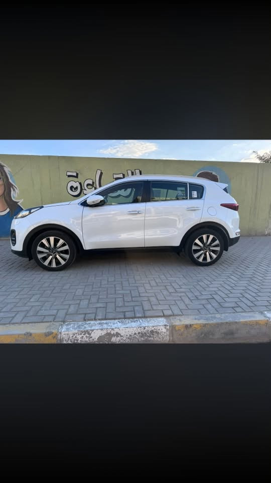 السلام عليكم للبيع سيارة سبورتج 2018 خليجي السيارة فول مواصفات  1/1 المحرك 2000 دوش ماشية 67 الف والسونار موجود بالصور
١- فتحة
٢- بصمة
٣- حساسات امامية وخلفية
٤- بنروما
٥- داخل لونين صحرواي واسود
٦- كوشنات جلد + كهربائيات
٧- تبريد قطعتين
٨- شاشة كار بلي 
٩- تحكمات ستيرن
١٠- نضام سبورت
الاتصال او الاستفسار على الرقم 
***********
***********
