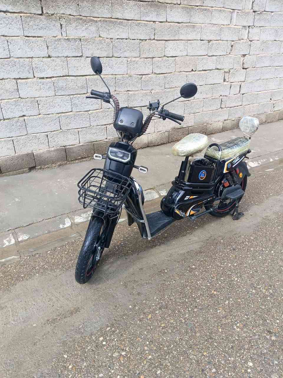 باسكل شحن للبيع موديل 2024 حجم الملف 2000W، بصمه تشغيل عن بعد ، شاحنه اصلیه، کهربائيات شغاله دبلات شغاله بريكات دسك شغال دراجه جاهزه النظافه مثل ما موضح بالصور.سعر 350 الف وبيه مجال للشراي مكان ديالى شهربان مقدادية  رقم للاستفسار ***********
