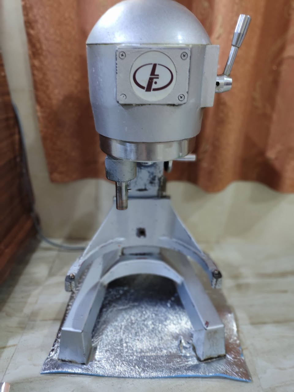 خلاط كيك ٢٠ لتر نظافة فول استخدام قليل بدون أي ضرر مكاني ديالى ***********
