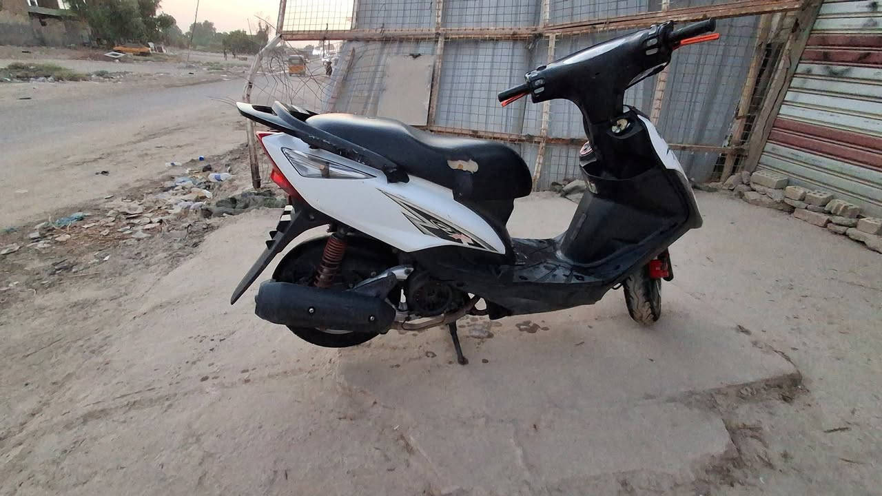 السلام عليكم دراجة ثعلب للبيع كفالة محرك وكفرات كاملة من كلشي لحد يطبلي عل خاص ويكلي دراجة شبيها ما بيها لان كاملة من كلشي  رقم *********** السعر 650
