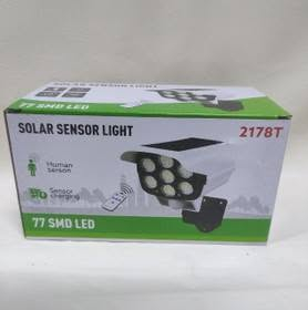 مصباحاً ضوئياً شمسياً مزوداً بحساس حركة (Motion Sensor Solar Light) بتصميم شبيه بكاميرات المراقبة.مميزات وخصائص المصباح المذكورة على العلبة:حساس حركة وليلي (PIR): مدمج للكشف عن الحركة ليلاً.3 وضعيات للتشغيل:إضاءة كاملة عند استشعار الحركة وتنطفئ بعد 20-30 ثانية.إضاءة خافتة تتحول إلى إضاءة ساطعة عند استشعار الحركة.إضاءة منخفضة ومستمرة بغض النظر عن وجود حركة.مقاوم للماء (IP65): مناسب لجميع ظروف الطقس القاسية والأماكن الخارجية.   السعر 11,000 . لتواصل.     ***********

نص مكتوب في الصور:
- 11,000 لسعر
- HOMEHOP It's not a camera Solar Dummy Camera Light
