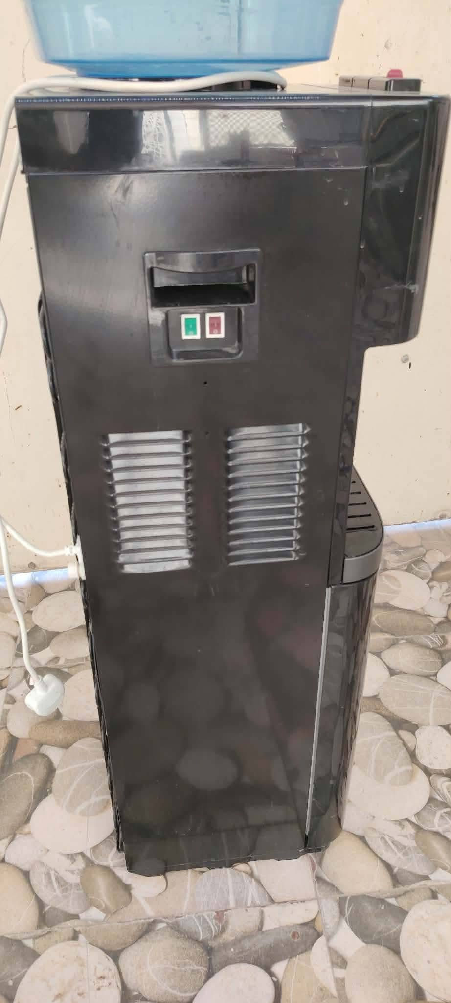 براد ماء ميديا اخو جديد مشتغل كم مرة فقط حيل نظيف وشغال شرط كله بارد وحار وثلاجة الاسفل..
السعر عالخاص او مراسلة واتس اب *********** موصل, نينوى
