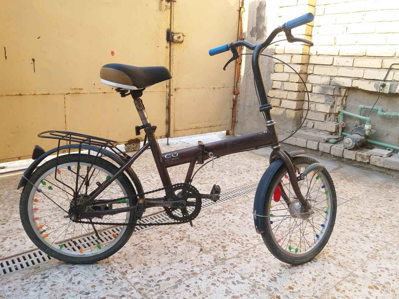الدراجة الشحن عاطلة عوزهة بطاريات سعر100الف والبايسكلات كاملات ونضيفات الأحمر سعر20 والجوزي ابو الطبكة سعر50وبي مجال بصيط مكاني الحسينية ***********
