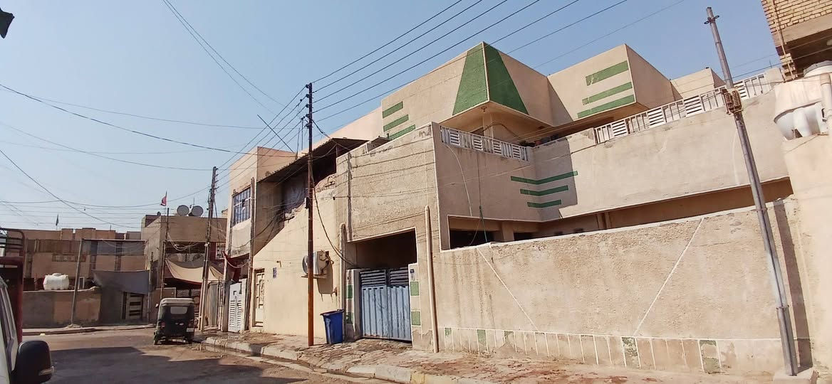 دار للبيع طابقين
مساحه ٢٠٠ متر (١٠×٢٠)طابو صرف 
العبيدي شهداء الأولى قرب بيت المحافظ 
بيت قريب على الشارع العام 
 بيت يتكون من🏠  كراج بيت + أستقبال +صاله +مطبخ +  صحيات  عدد ٢+  منور عدد ٢
الطابق  الثاني 
غرف نوم  عدد ٣+مطبخ +صحيات عدد  ٢

للأستفسار الأتصال على الأرقام التاليه
للأستفسار مرسله حساب عن سعر 
***********
***********
