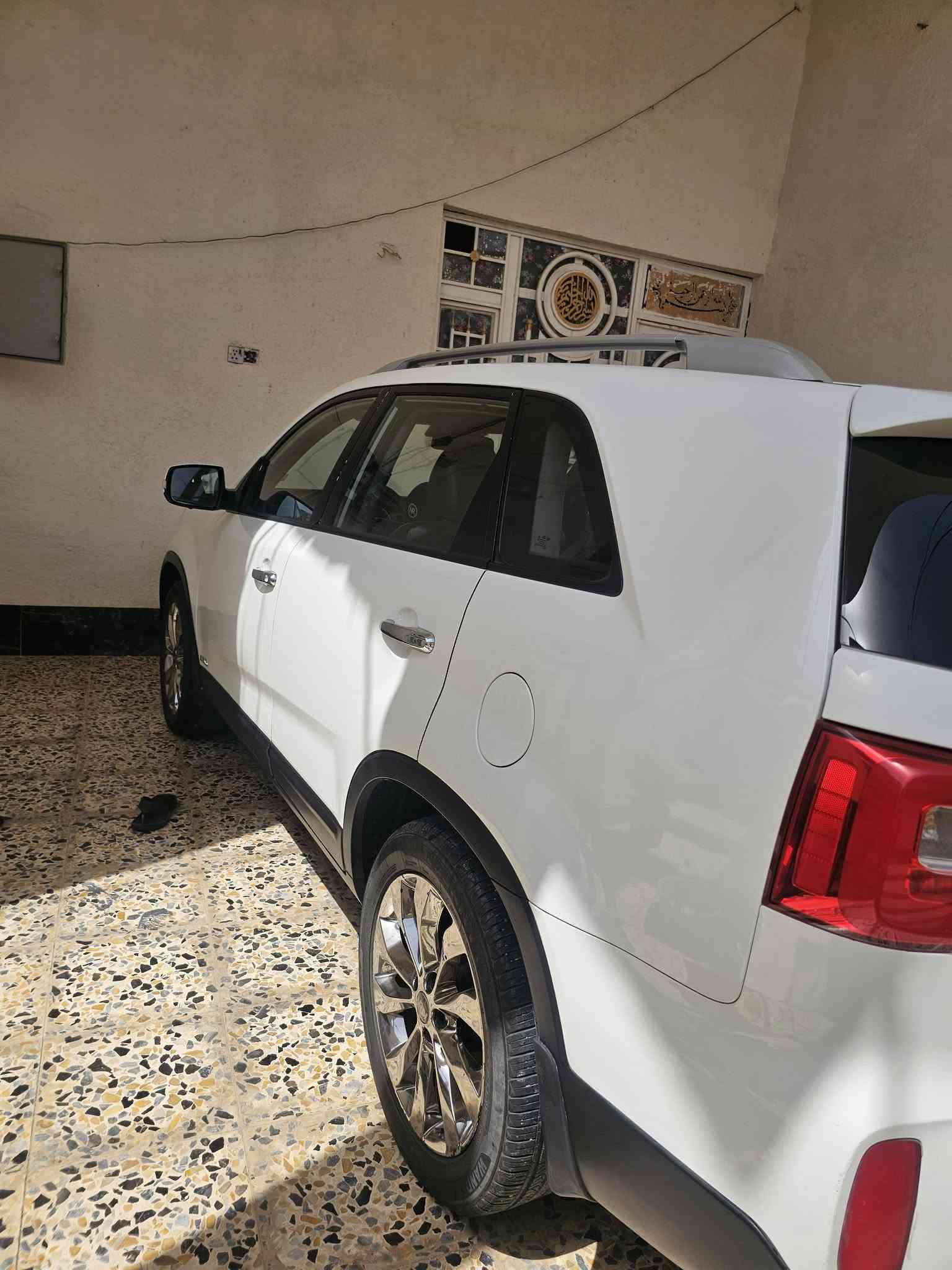 سورنتو ١٥ كفاله عامه
٦ سلندر محرك وكير مكفولات 
لون ابيض كويتيه سبع راكب ٣ قطع تبريد 
كشنات تدفئه تبريد
كامرات ٤ دواره
جرس ١٢٠
سعر ١٧٥ وبيه مجال 
للاستفسار  *********** 
العماره
