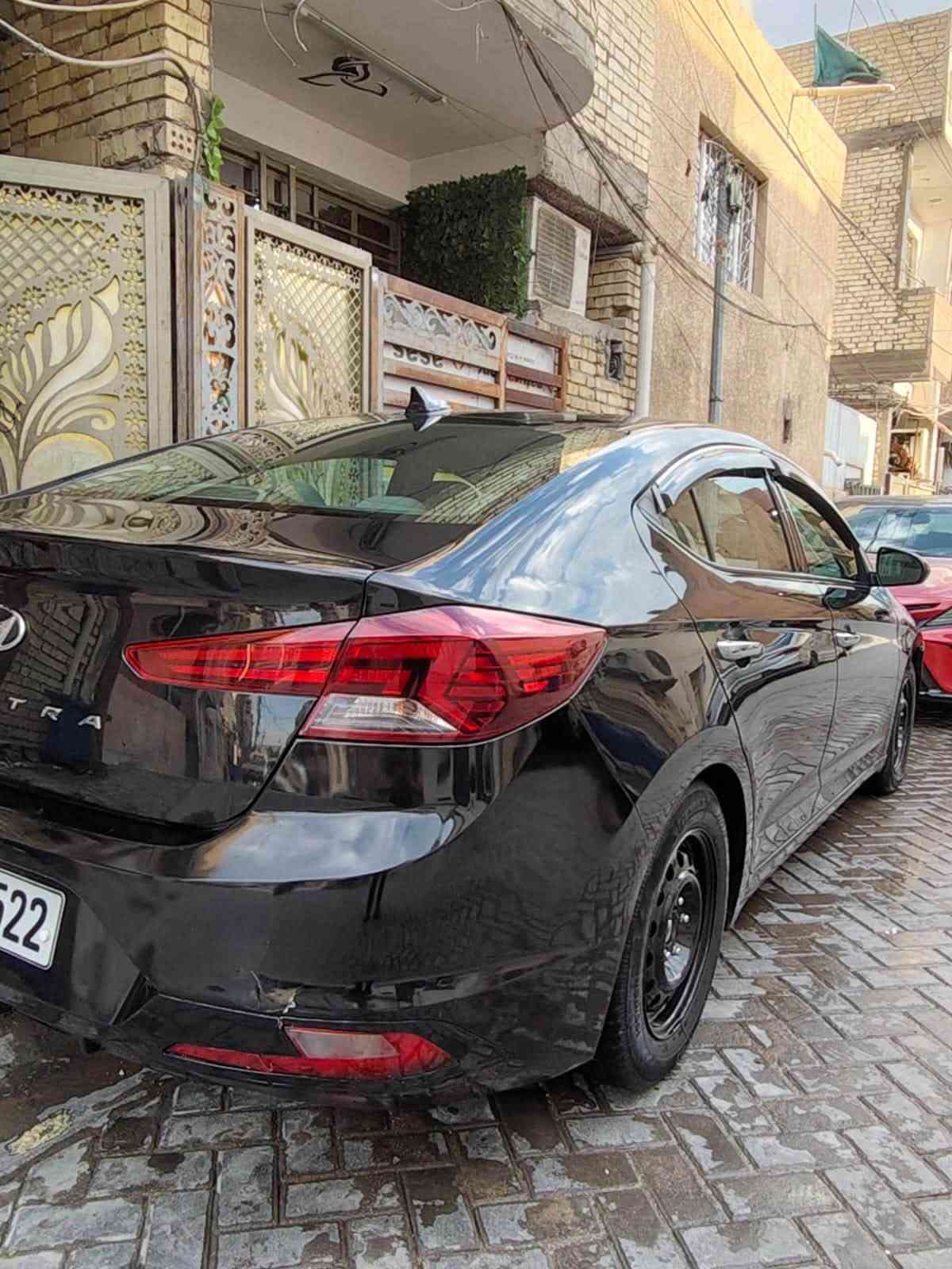السلام عليكم الانترا موديل 19نص فول ماشيه ٨٧رقم اربيل بسم عربي شرط التحويل هزه وسنويه ورقام كوله جديد حادثها موضح بصور والسونار حادث امريكا بنيد وب العراق جاملغ امامي بدون دواخل يعني قطعتين جاملغ وبنيد مكان بغداد الجديده 
رقم الهاتف ***********
***********
السعر ١١٣ وبيها مجال قليل
