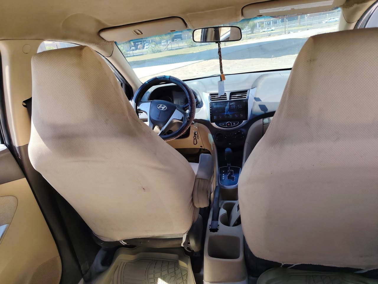 ( السعر 55 $ ) 
اكسنت موديل ١٥ خليجي بأسمي سنويه وهزه جديده رقم دولي انكليزي 
مكينه ١٤٠٠ كير حداديه تخم تاير جديد السياره جاهزه واحد على واحد مناسبه بيها طخطات مبينه بصور شواصي حوض جنطه تكم قماره بلاد السيارة للجناي واللي يريد يستزرق بيها تفيده مكان السيارة النجف الاشرف
*********** واتساب واتصال
