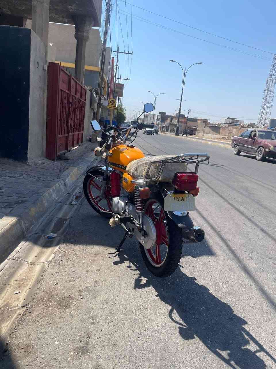 سونك موديل 23 محرك ما مفتوح نضيفة حيل 
اربعه كير وياله مال خمسه كير سعر 530 بيها مجال قليل كلش جماعة ٤٥٠ ماترهم 
وتساب فقط ***********
