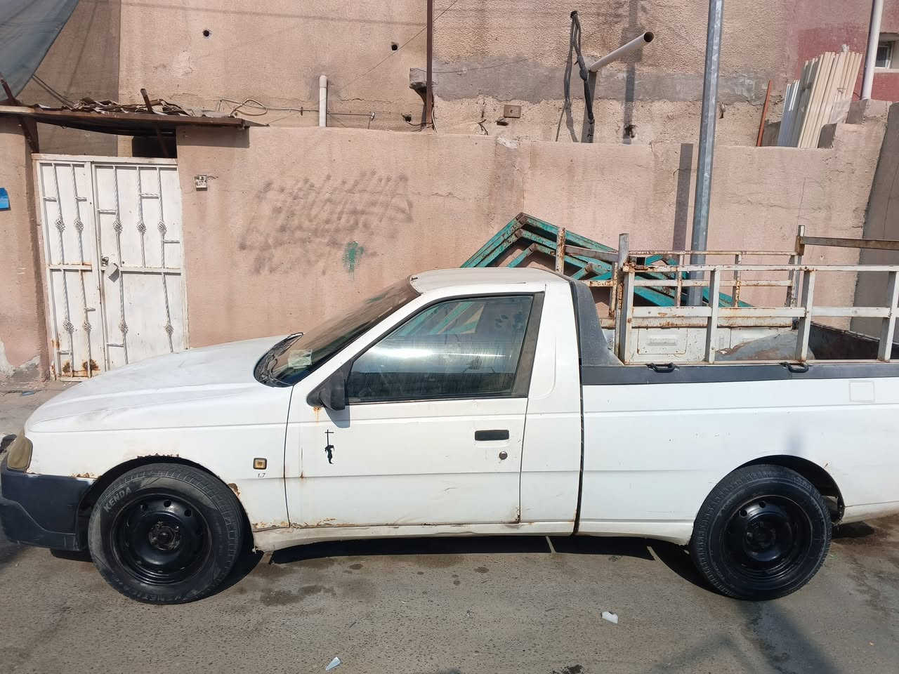 سلام عليكم عندي بيجو ادوات ادوات ادوات بدون كص السياره مكينه أدخن اوكير بل 4ايقر تبريد شغال موديل 16 حداديه 80%السعر 15اوبيه مجل
