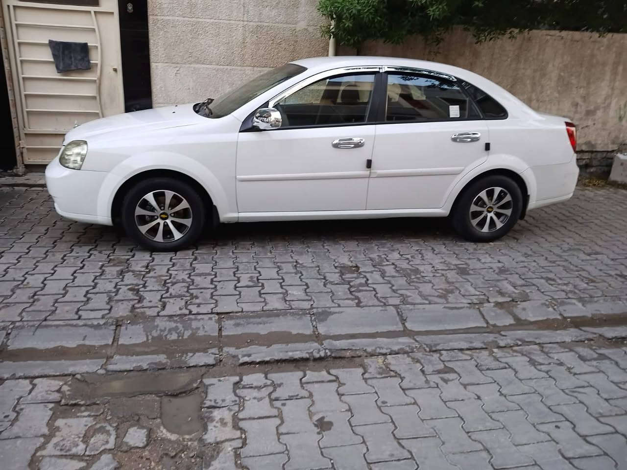 سلام عليكم 
اوبترا2009 
رقم بغداد الدولي هزه وسنويه جدد بأسمي تحويل ثاني يوم

سياره نضيفه ومتعوب عليهه وظايف الهة منظومة غاز مابيهه اي نقص 
التايرات نظيفة
 ويل كب
مدوشمة 
صدر امامي خلفي خير من الله
باتري جديد 
تبريد ثلج 
تدفئه شغاله 
شاشه اندرويد 
كهربائيات كلهه عله وضع الشركه 
السياره كلهه عله وضع الشركه 
كير مكينه مكفولات لا تنقيص لا تبخير ناعمه خير من الله 
بيهه صبغ فقط الدوسات جمالية والجاملغ الأيسر مبدلة أثر طخة وموجود عندي

عليهه ادامه كامله 

للستفسار :- ***********
السعر :- 82ورقه 
المكان /بغداد/ مجمع مدينة الطب
مكلف بالنشر
