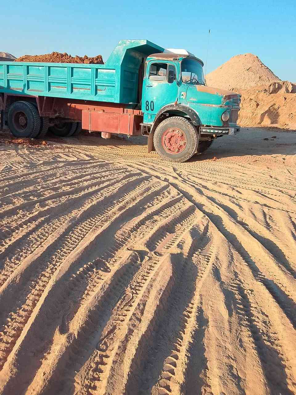 السلام عليكم سياره للبيع موديل 80 سياره شاص بلادي غماره بها القود اثنين الباقي بلادي محركها بخيط بخار  محرك 55اكسن 17 بلادي جير 25 رقم صلاح الدين ابيع شاصي واللي يريد قلاب هم يبيعه قلاب رقم صاحب السيا ره.                     ***********
