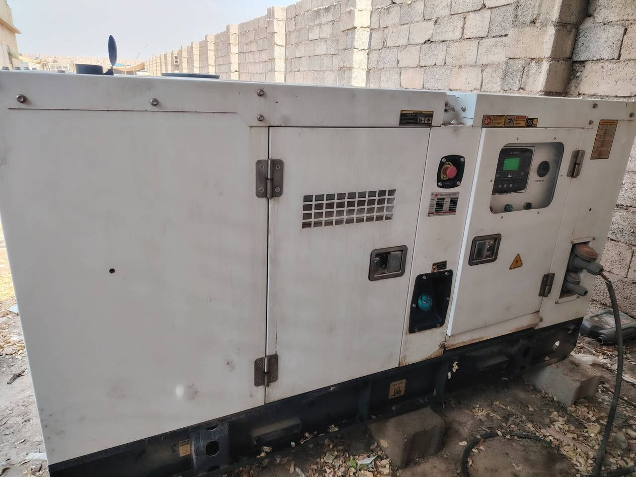 سلام عليكم ورحمة الله أخوان مولد نوع المنشأ صيني 50 Kva نضيف جدا صار ٤ أشهر أخذته للبيع كما موضح في الصور
*********** مكاني ديالى
