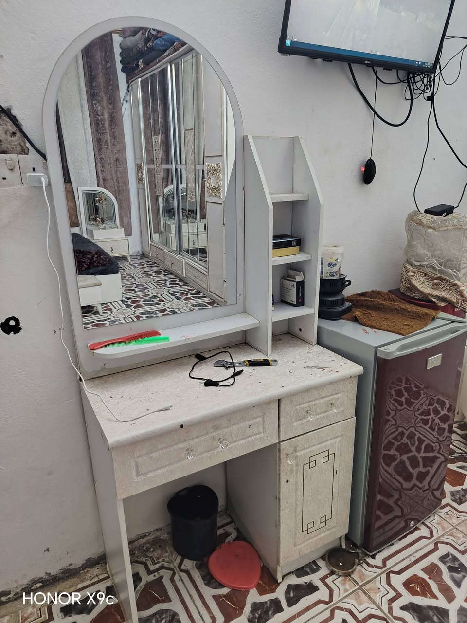 السلام عليكم غرفة نوم للبيع نظيفه السعر 175 للاستفسار ***********
