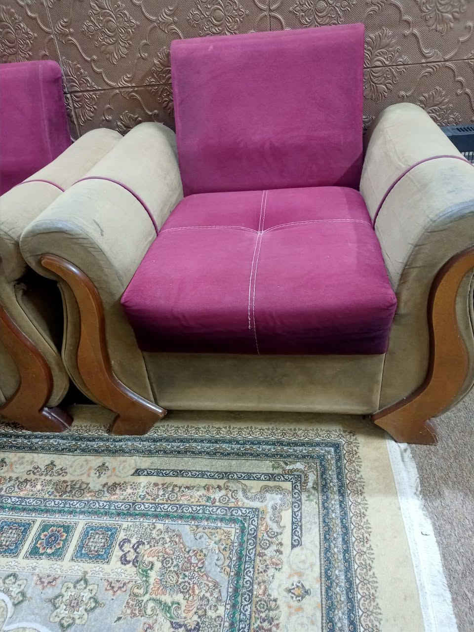 سلام عليكم 
عندي تخم أصلي مال باله للبيع  نضيف ومرتب نفس ما موجود بصور يتكون من 10 مقاعد 
سعره 150 وبي مجال
للتواصل ***********
